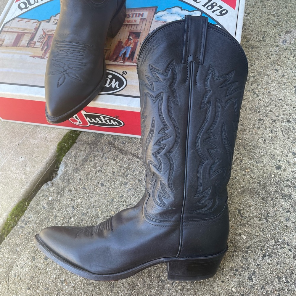 Men’s Justin Boots Cowboy Western Boots in Black Leather